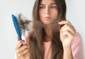 Rimedi per la caduta dei capelli in Menopausa Rimedi per la caduta dei capelli in Menopausa